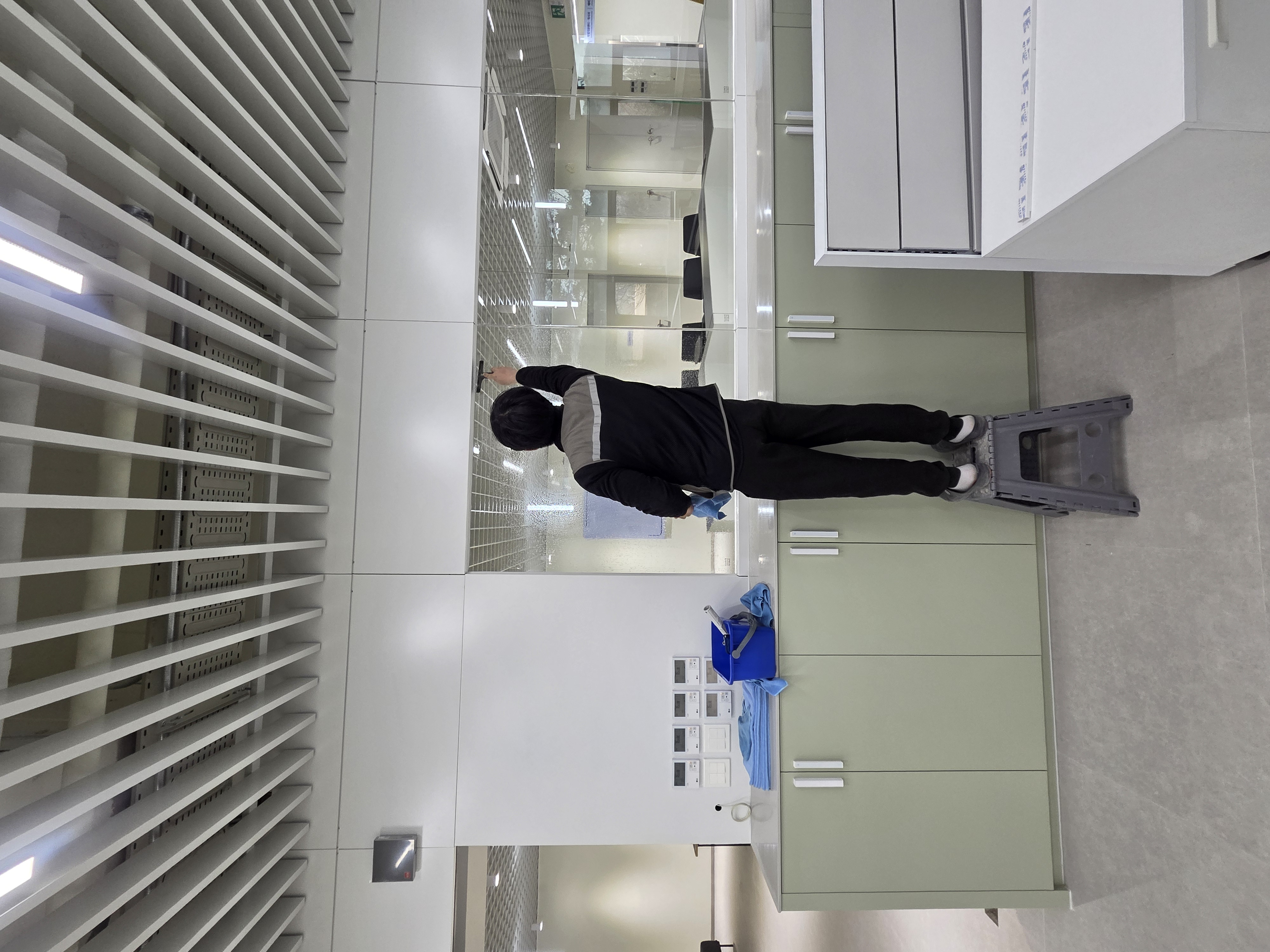김포 사무실청소 창틀 · 내부유리 청소 작업사진