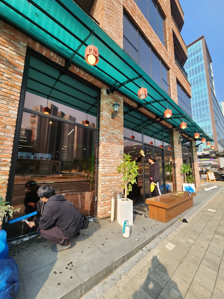 광주 사무실청소 창틀 · 내부유리 청소 작업사진