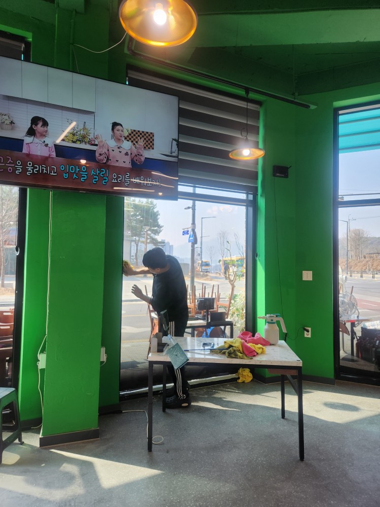 안성 사무실청소 창틀 · 내부유리 청소 작업사진